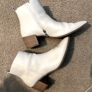 Women’s boots size 8.5